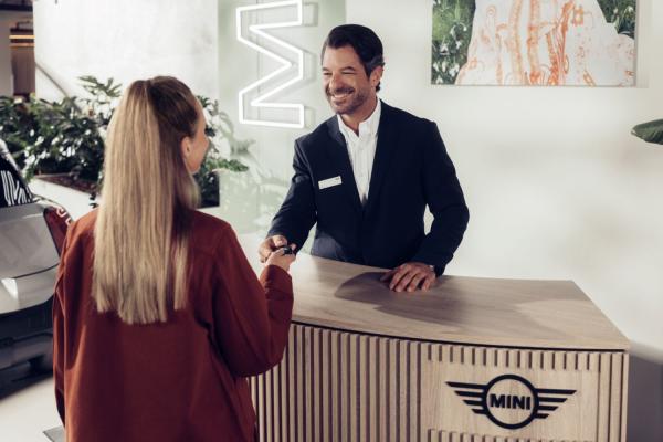 Horaires d'été de vos MINI Stores Paris Vélizy | image 1